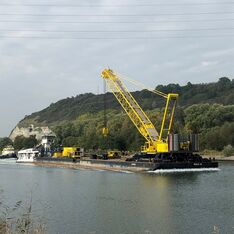SENNEBOGEN 7700 E Crawler crane Lattice boom crane Offshore Bridge installation