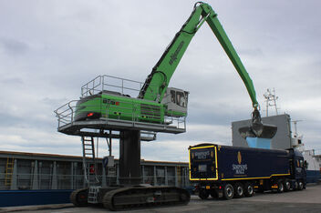 SENNEBOGEN 835 Crawler Material handler for scrap, timber and ports Port handling Bulk cargo handling