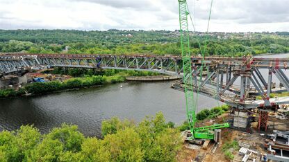SENNEBOGEN 7700 Crawler crane Bridge construction