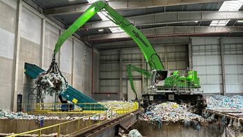 Waste sorting in the hall: electric material handlers replace overhead crane