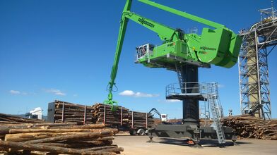  SENNEBOGEN 8130 EQ as the heart of wood logistics at Borg Manufacturing 