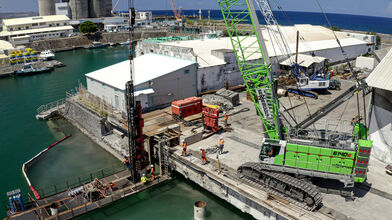 140 t duty cycle crane, SENNEBOGEN 6140 HD, Hydraulic engineering , Reconstruction of a quay in Reunion Island