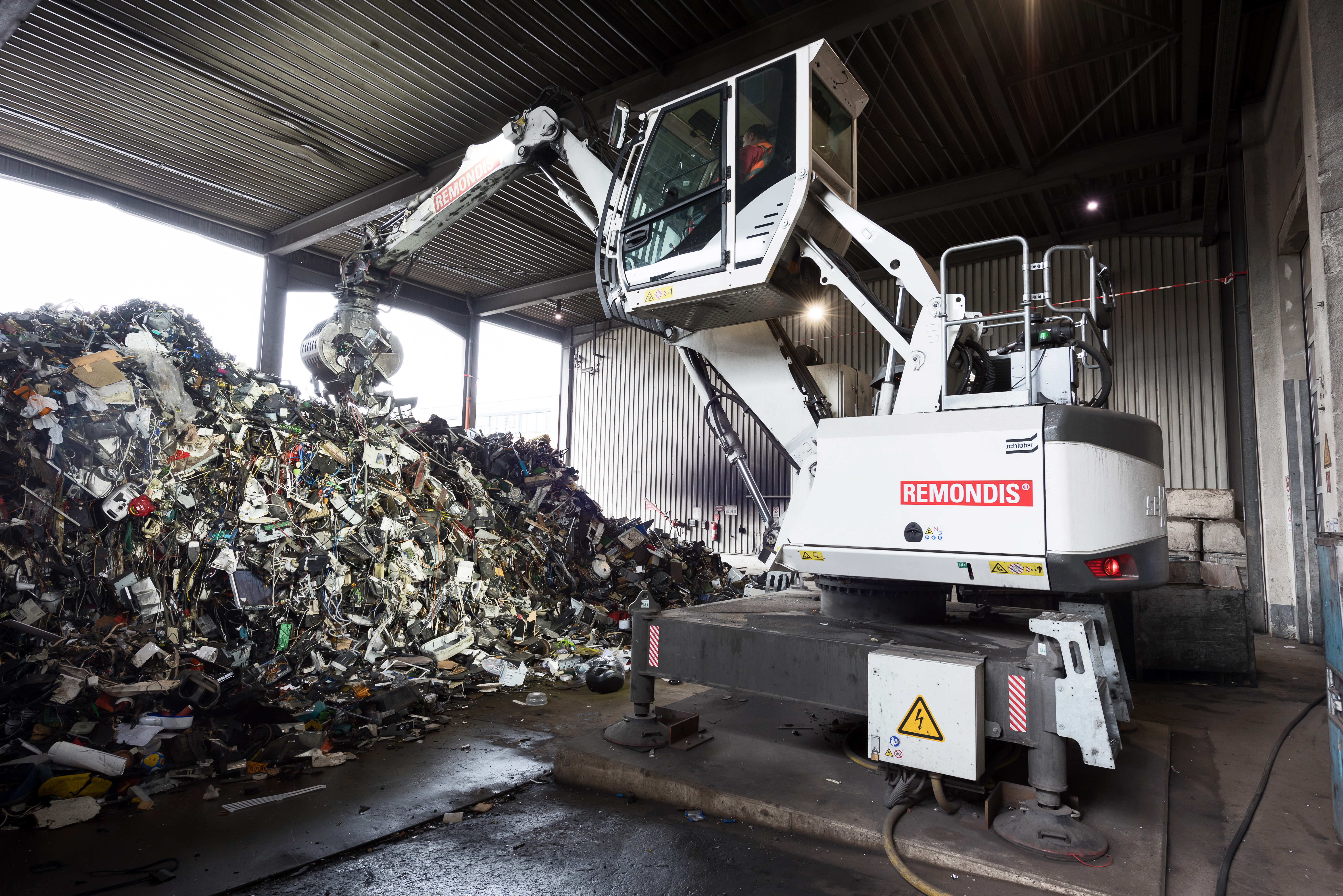 Remondis Auf Dem Weg Zum Co2 Neutralen Recycling Standort Mit Dem Elektrobagger 817 E Von Sennebogen Sennebogen Maschinenfabrik Gmbh
