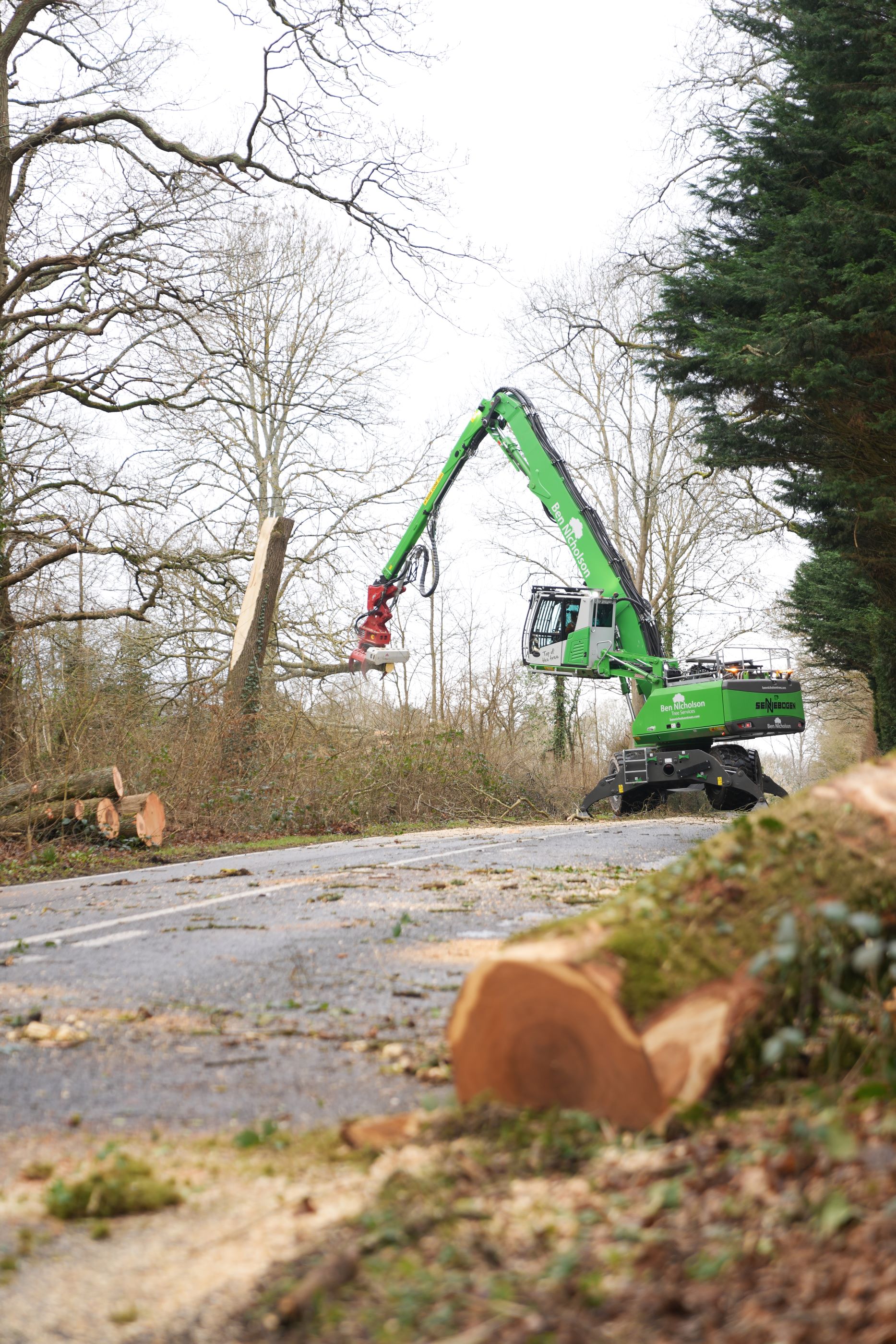 Tree felling work with tree care handlers: reducing road closures