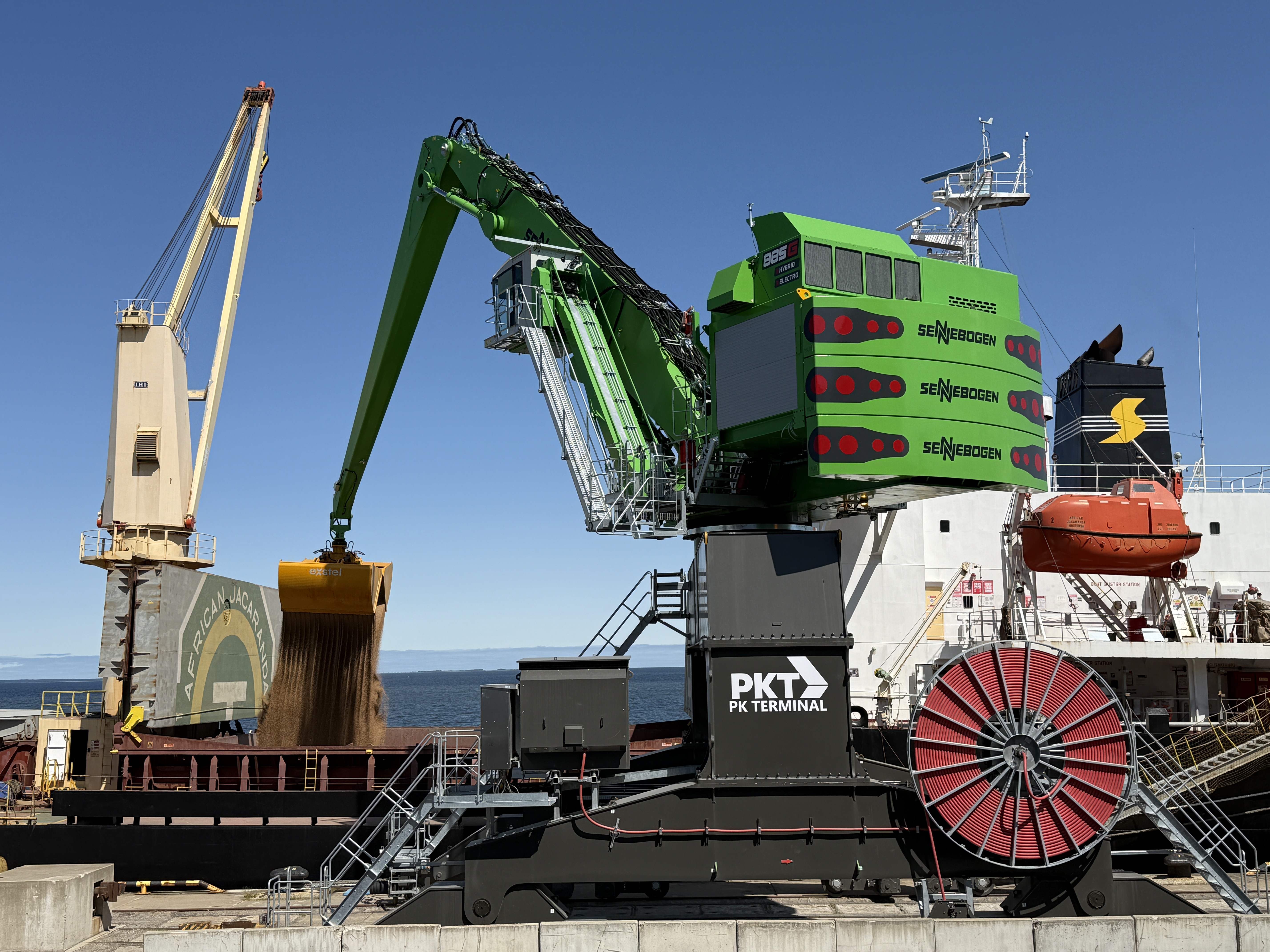 Handling of steel coils weighing up to 32 tons