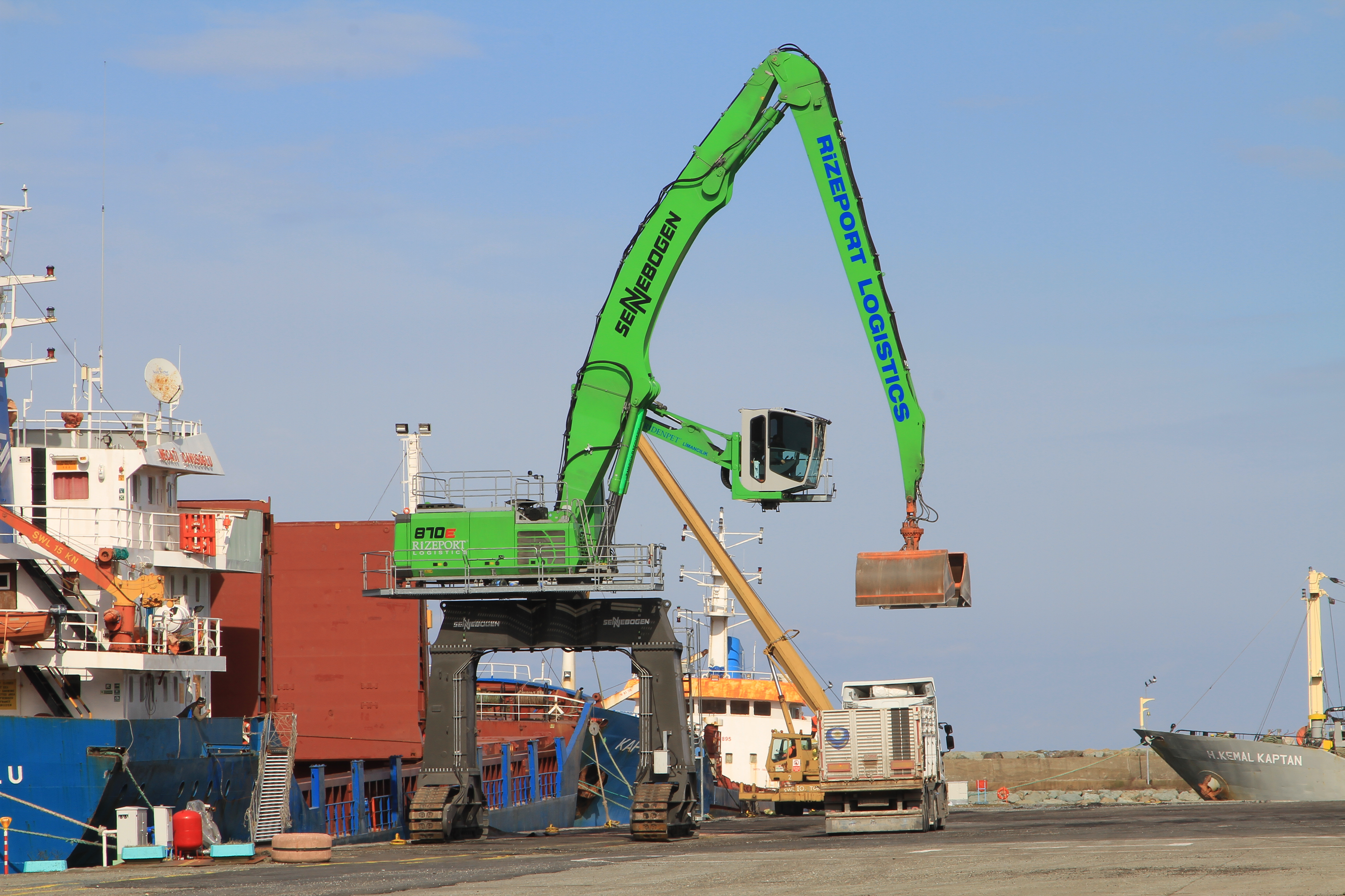 ポンセ 87063-ZX01B Genuine Nissan Part