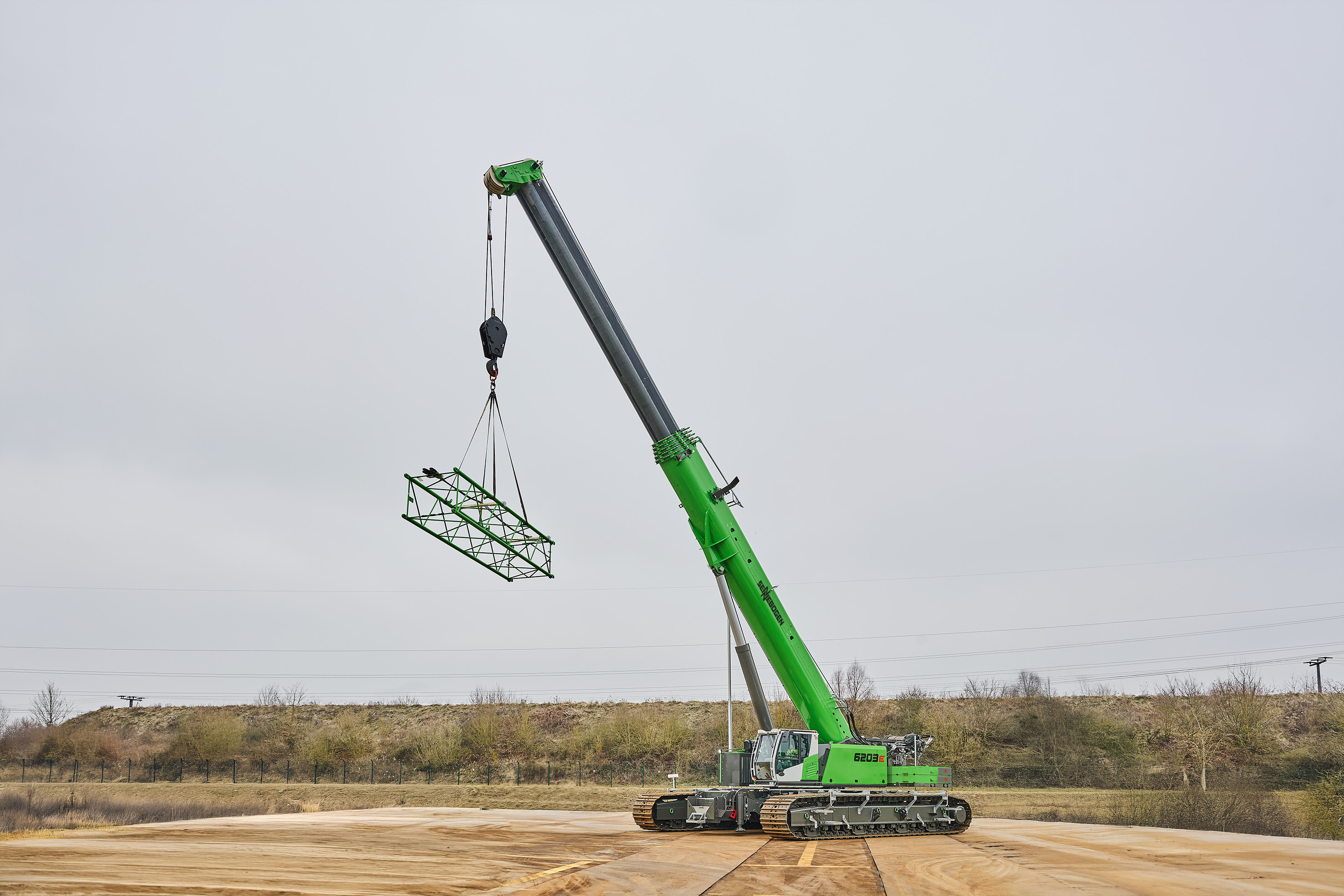 New telescopic crane with 200 t lifting capacity New telescopic crane with 200 t lifting capacity