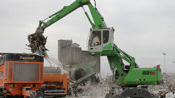 SENNEBOGEN Umschlagmaschine Umschlagbagger 821 E Mobil Shredderbeschickung Sortiergreifer