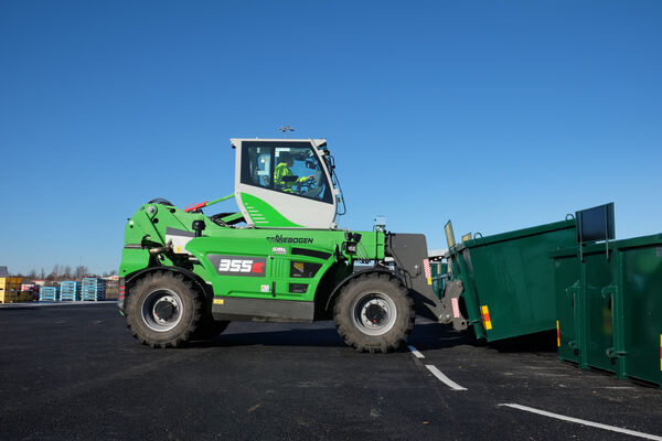 SENNEBOGEN 355 E, recycling centre, telehandler more flexible than wheel loader