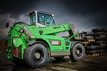 Recycling von Altreifen Teleskoplader Teleskopstapler Telehandler SENNEBOGEN 355 E Hubgabel Müll Müllverwertung Mülldeponie Radlader Lader Lademschine