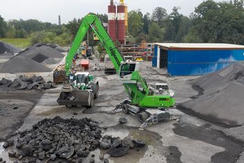 SENNEBOGEN Umschlagmaschine Umschlagbagger 835 E Mobil Schlackeaufbereitung