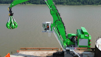 SENNEBOGEN 885 G Hybrid material handler is flexible for any cargo handling.