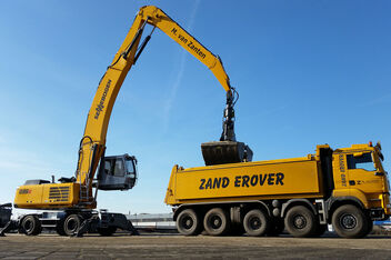 Umschlagbagger für Schrott, Holz und Hafen SENNEBOGEN 835 Mobil Hafenumschlag