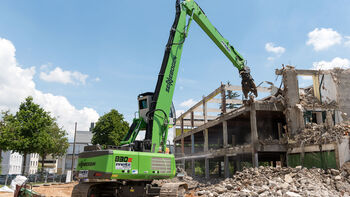 SENNEBOGEN 830 E Demolition excavator during terrain demolition work