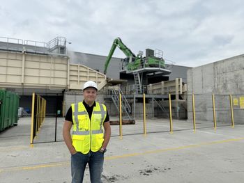 Furnierwerk-SENNEBOGEN 825-Elektrobagger in Litauen-Holzlogistik Furnierwerk-SENNEBOGEN 825-Elektrobagger in Litauen-Holzlogistik