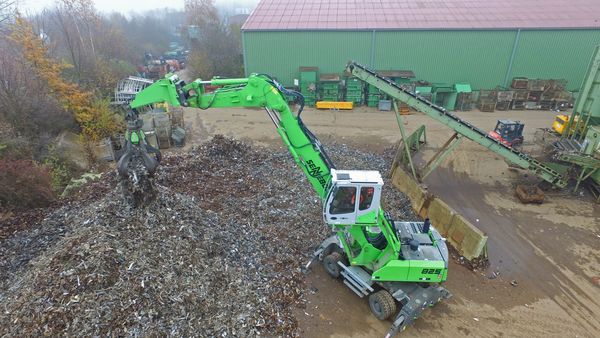 SENNEBOGEN material handler 825