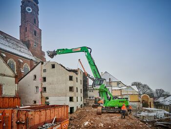 SENNEBOGEN Vertriebsgesellschaft, Vermietung SENNEBOGEN 830 Abbruchbagger im selektiven Rückbau, Straubing, Abbruchunternehmen Brandhuber Transporte GmbH