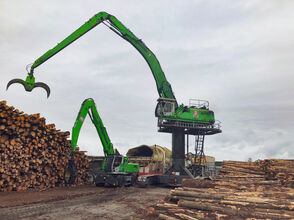 The SENNEBOGEN 830 trailer handles timber in the Southern Hemisphere