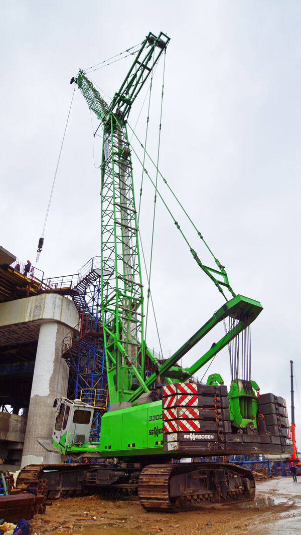 SENNEBOGEN 3300 for assembling bridge components in Moscow