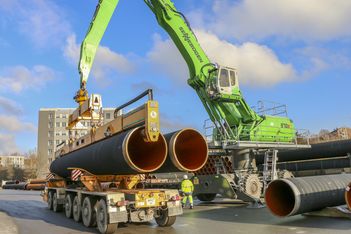SENNEBOGEN material handler 870 E mobile special pylon spreader pipe handling