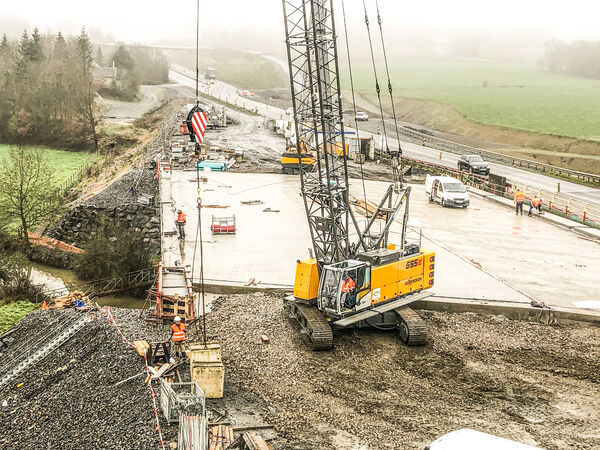 SENNEBOGEN duty cycle crane 655 E lifting operations
