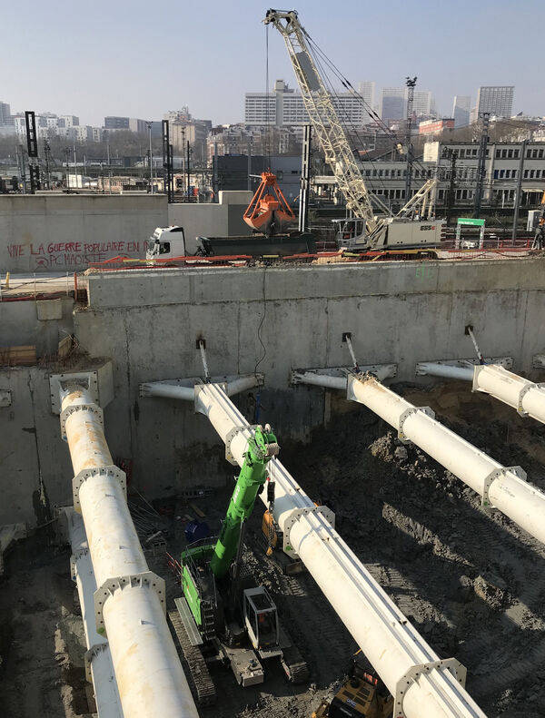 SENNEBOGEN telescopic crane 673 E and duty cycle crane 655 E