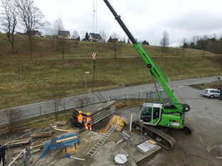 SENNEBOGEN compact and versatile 613 Telecrane Telescopic crane Below ground construction