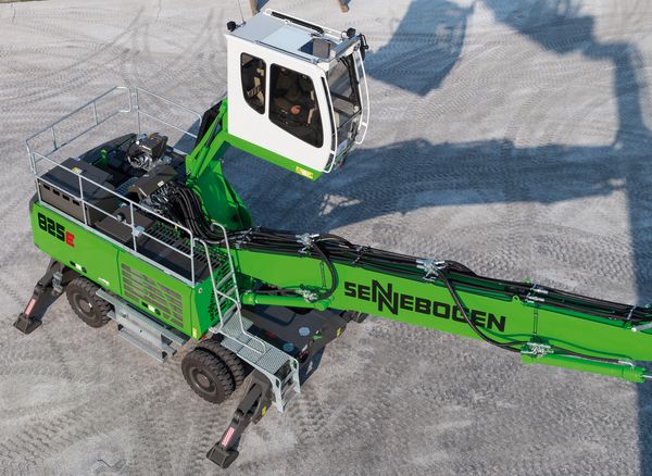 Umschlagbagger SENNEBOGEN 825 E als Standard im Recycling