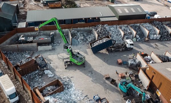 SENNEBOGEN 835G Hybrid – Use at recycling company