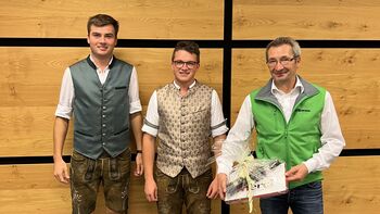 Zum dritten Mal in Folge: SENNEBOGEN bildet beste Feinwerkmechaniker aus