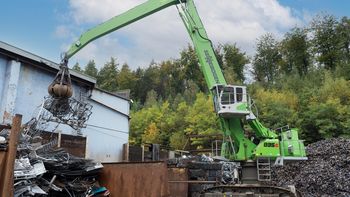 SENNEBOGEN 835 E ELEKTROBAGGER im Schrottrecycling, Zerkleinerung von industriellem Stahlschrott