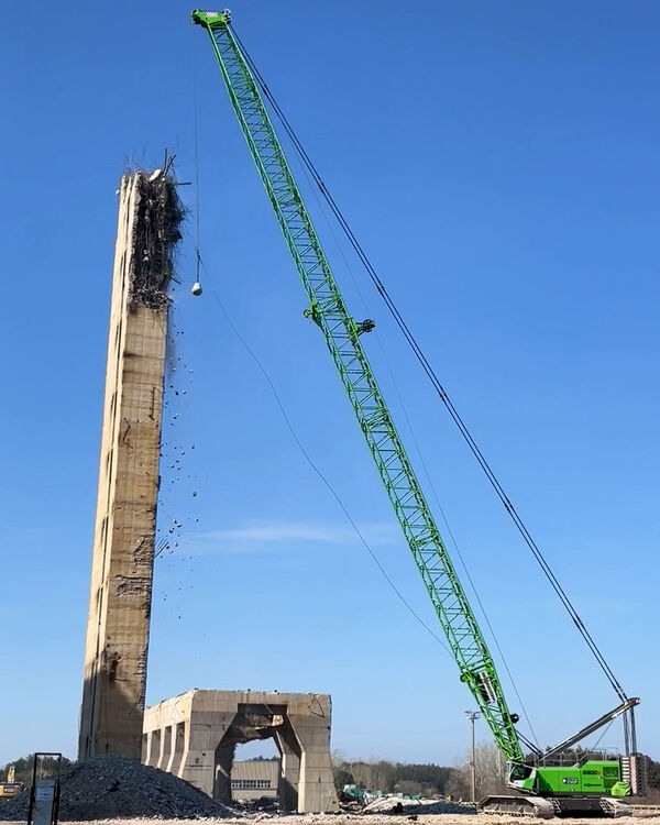 https://www.sennebogen.com/news/news-presse/weltgroesster-seilbagger-im-abbruch-mit-abrissbirne-in-75-m-hoehe