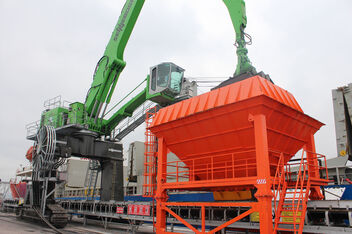 SENNEBOGEN 875 E Crawler Material handler for port handling Gantry Bulk cargo