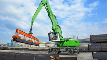 Stahllogistik mit SENNEBOGEN 865 E Hybrid, Umschlagbagger mit Magnettraverse