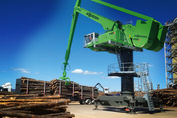 SENNEBOGEN Balance Umschlagmaschine Umschlagbagger Balancer 8130 EQ Holzumschlag Rundholzplatz Sägewerk Holzgreifer Holzzange