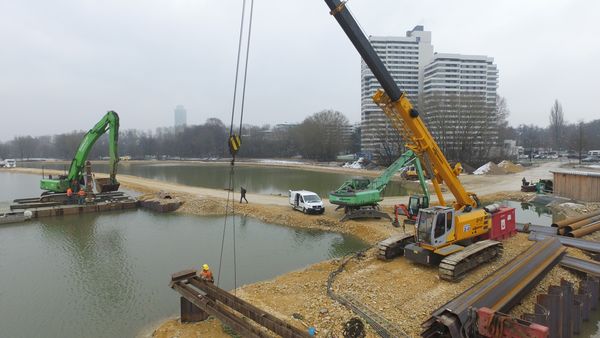  SENNEBOGEN Telekran 643 E and 835 E handling excavator at DOMARIN hydraulic engineering works 