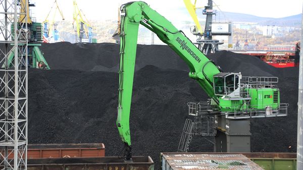 Download (RGB, 300 dpi) SENNEBOGEN 875 E-Serie Murmansk Port