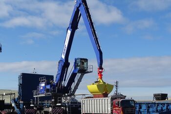 SENNEBOGEN 875 material handler in port handling in England 