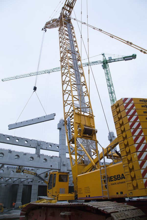 Download (RGB, 300dpi) Hochbau Hoch-und Tiefbau SENNEBOGEN 7700 Raupenkran Raupe