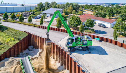 Umschlagbagger SENNEBOGEN 825 E Electro Battery beim Schüttgutumschlag