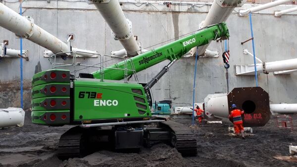 SENNEBOGEN telescopic crane 673 E