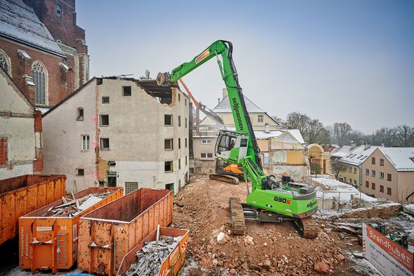 SENNEBOGEN Vertriebsgesellschaft, Vermietung SENNEBOGEN 830 Abbruchbagger im selektiven Rückbau, Straubing, Abbruchunternehmen Brandhuber Transporte GmbH SENNEBOGEN Vertriebsgesellschaft, Vermietung SENNEBOGEN 830 Abbruchbagger im selektiven Rückbau, Straubing, Abbruchunternehmen Brandhuber Transporte GmbH