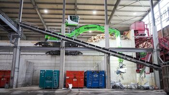SENNEBOGEN 830 E mit langer Ausrüstung