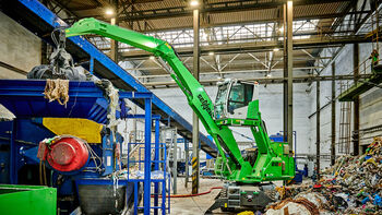 The SENNEBOGEN 818 E material handler during recycling handling work in the Czech Republic