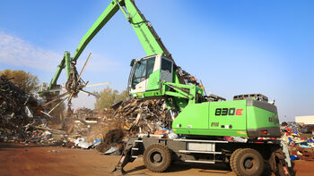 SENNEBOGEN Umschlagmaschine Umschlagbagger 830 E Schrottumschlag Mehrschalengreifer