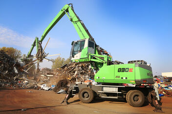 SENNEBOGEN material handler 830 E Mobile orange peel grab Scrap handling