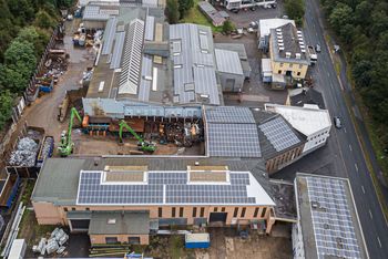 SENNEBOGEN 835 E ELEKTROBAGGER im Schrottrecycling, Zerkleinerung von industriellem Stahlschrott SENNEBOGEN 835 E ELEKTROBAGGER im Schrottrecycling, Zerkleinerung von industriellem Stahlschrott