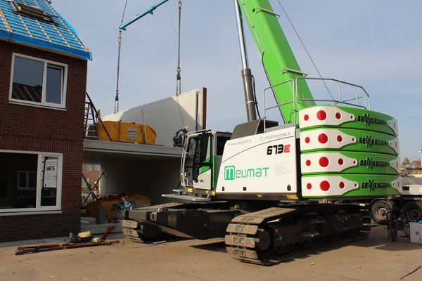 SENNEBOGEN 673 E caterpillar crane for precast concrete construction in the Niederladen area