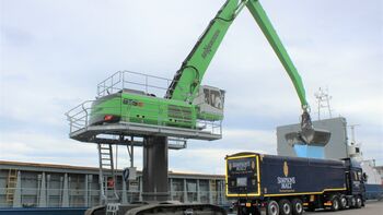 Eine neue Qualität im Hafenumschlag: Berwick Port setzt auf den SENNEBOGEN 835 Raupe Spezial