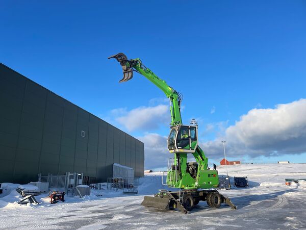 SENNEBOGEN 817 E at sub-zero temperatures